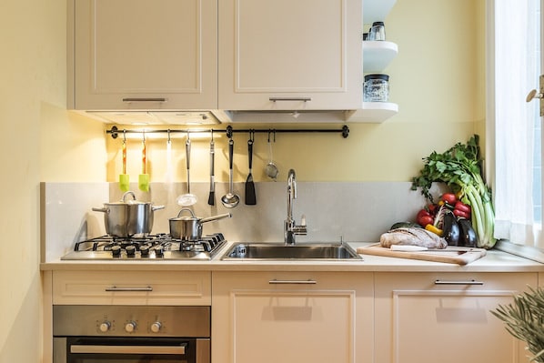 Frigorifero, microonde, forno, lavastoviglie