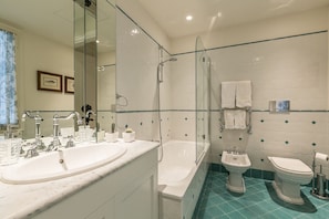 Vasca, set di cortesia gratuito, asciugacapelli