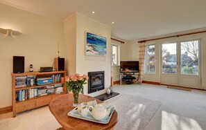 TV, books - 5 Bed in Croyde (oc-bonac) (Croyde)