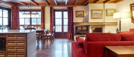 TV, fireplace