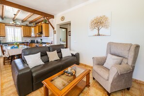 Televisie en een open haard