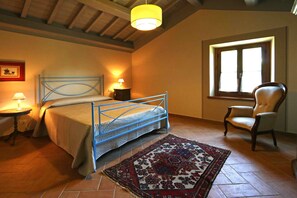 7 bedrooms, iron/ironing board, travel cot, free WiFi