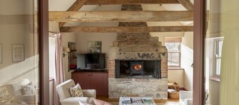 THE SMITHY、Crookham-リラックスした居心地の良い休憩のための牧歌的なコテージ、2人が眠る