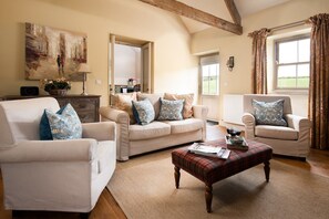 Smart TV, fireplace, DVD player, books - THE SMITHY, Crookham - Romantic holiday cottage for two guests and two dogs (Cornhill-on-Tweed)