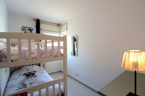 3 bedrooms, iron/ironing board, bed sheets - BLAUMAR B-21 (Estartit)