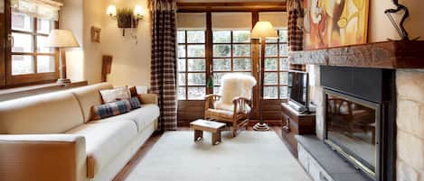 TV, fireplace, DVD player