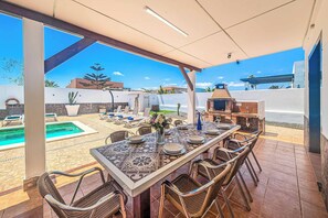 Outdoor dining - Villa Susi - Five Bedroom Villa, Sleeps 10 (Fuerteventura)