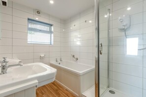 Towels - 3 Bed in Clifton Court (oc-fl8) (Croyde)
