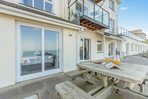 Outdoor dining - 3 Bed in Clifton Court (oc-fl8) (Croyde)