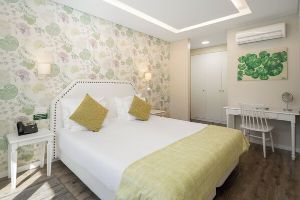 1 bedroom, desk, iron/ironing board, WiFi