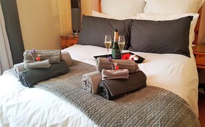 2 bedrooms, iron/ironing board, internet, bed sheets - Experience Nature at Brenton on Sea with breakers dolphins and whales (Brenton-on-Sea)