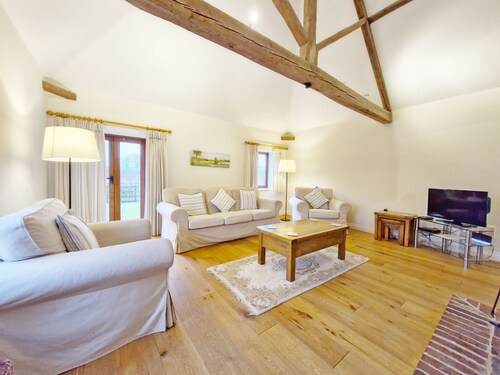 The Run, West Lavant -  a barn conversion that sleeps 4 guests  in 2 bedrooms