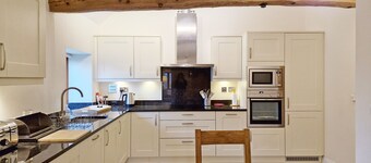 The Run, West Lavant -  a barn conversion that sleeps 4 guests  in 2 bedrooms
