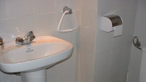 Bathroom - APARTMENTS MAGDA PARK  2D D1D (L'Escala)