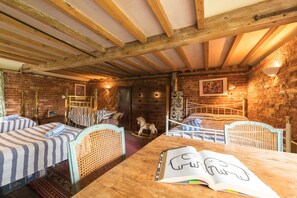 4 bedrooms, iron/ironing board, free WiFi, bed sheets