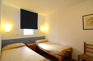 1 slaapkamer, een strijkplank/strijkijzer, gratis wifi, beddengoed