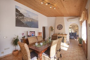 Dining - Castillo- comfortable house, private pool, WIFI gratis! (Benissa)