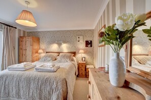 3 bedrooms, iron/ironing board, free WiFi, bed sheets