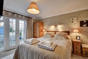 3 室のベッドルーム、アイロン / アイロン台、WiFi (無料)、ベッドシーツ