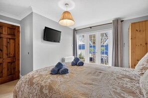 3 chambres, fer et planche à repasser, Wi-Fi gratuit, draps fournis