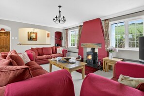 TV, fireplace - 3 Bed in Braunton (oc-ashb) (Braunton)