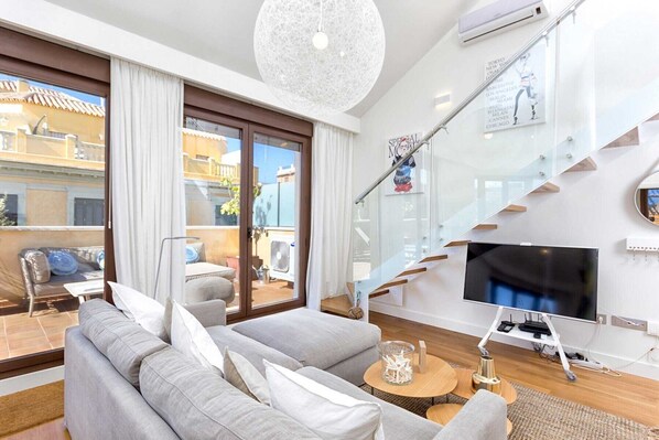 Smart TV - Kim - Holiday Penthouse Malaga City (Málaga)