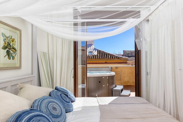 2 bedrooms, iron/ironing board, travel crib, free WiFi