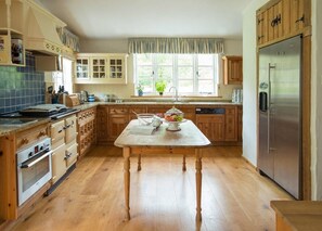 Micro-ondes, four, lave-vaisselle