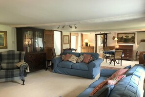 Télévision, cheminée