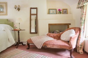 4 bedrooms, iron/ironing board, internet, bed sheets - Bratton Mill Farmhouse, Bratton Fleming (Bratton Fleming)
