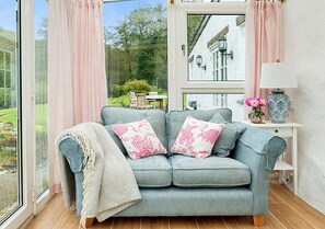 Televisión y chimenea 