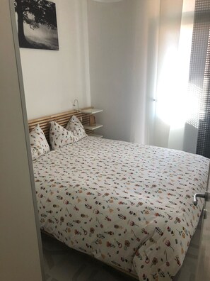 2 bedrooms, iron/ironing board, travel cot, free WiFi