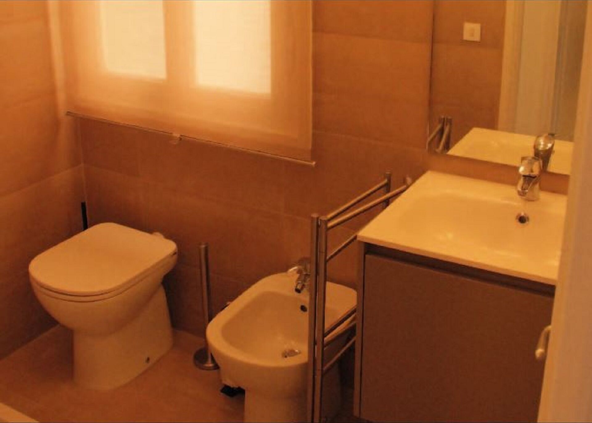 シャワー、ヘアドライヤー、ビデ、  タオル