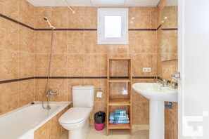 Baignoire, serviettes fournies