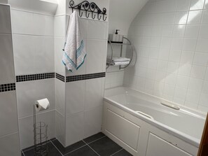 Bathroom - Glendale Chestnut Grove Holiday Home, Glendale, Rosslare Strand, Co.Wexford - 3 Bed - Sleeps 6 (Rosslare Strand)