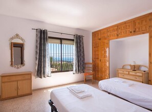 4 dormitoris, planxa i posts de planxar, wifi gratuïta i roba de llit 