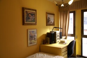 3 bedrooms, in-room safe, desk, soundproofing - Microclimate Center, Beach. (Alicante)