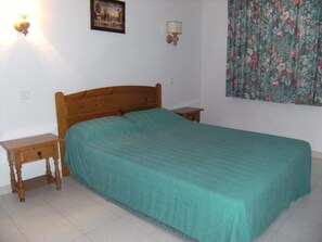 1 Schlafzimmer, Bügeleisen/Bügelbrett