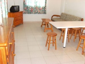 Dining - APARTMENTS CALA MONTGO 33 (L'Escala)