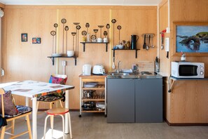 Studio Apartment (2 adults) | Private kitchenette