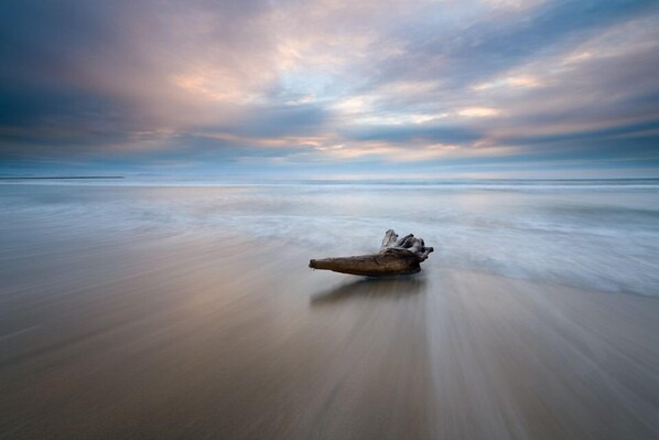 Sulla spiaggia, sabbia bianca