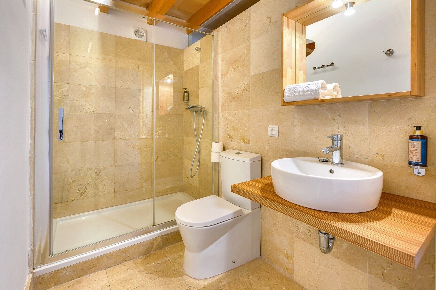 淋浴设施、吹风机、毛巾