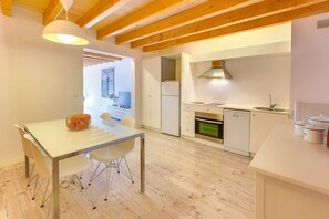 Fridge, microwave, dishwasher, coffee/tea maker