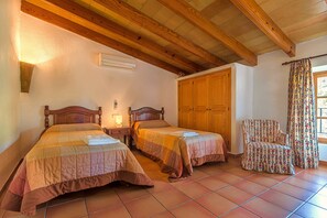 3 chambres, fer et planche à repasser, Wi-Fi gratuit, draps fournis