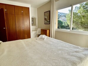 3 dormitorios, tabla de planchar con plancha, wifi gratis y ropa de cama