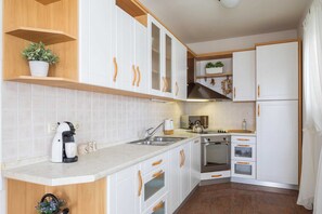 Fridge, microwave, stovetop, coffee/tea maker