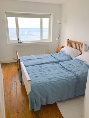 5 bedrooms, iron/ironing board, WiFi, bed sheets