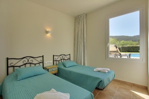5 bedrooms, WiFi, bed sheets, wheelchair access