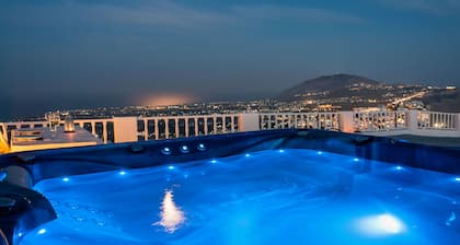 Elegante Villa mit 2 Schlafzimmern im Firostefani mit herrlichem Meerblick und Whirlpool