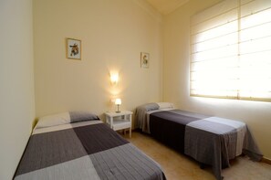 1 habitación, tabla de planchar con plancha, wifi gratis y ropa de cama 